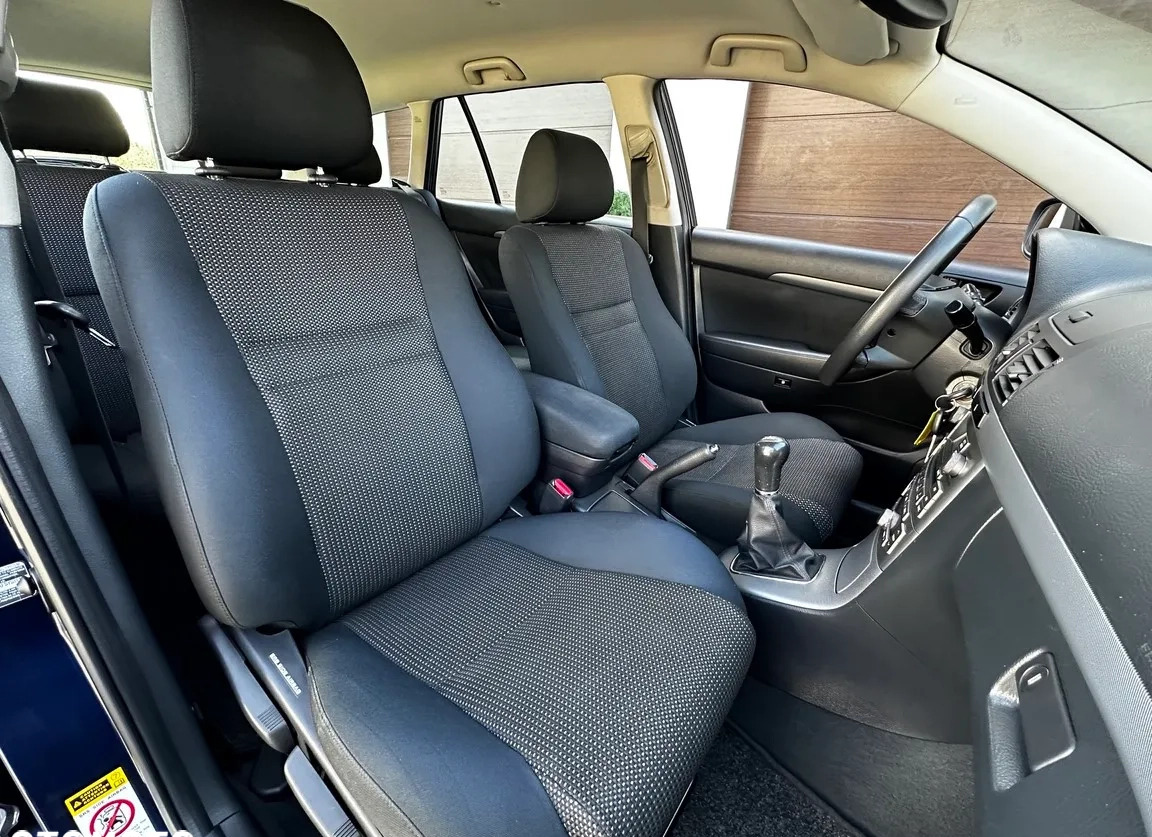Toyota Avensis cena 18700 przebieg: 260000, rok produkcji 2006 z Radom małe 466